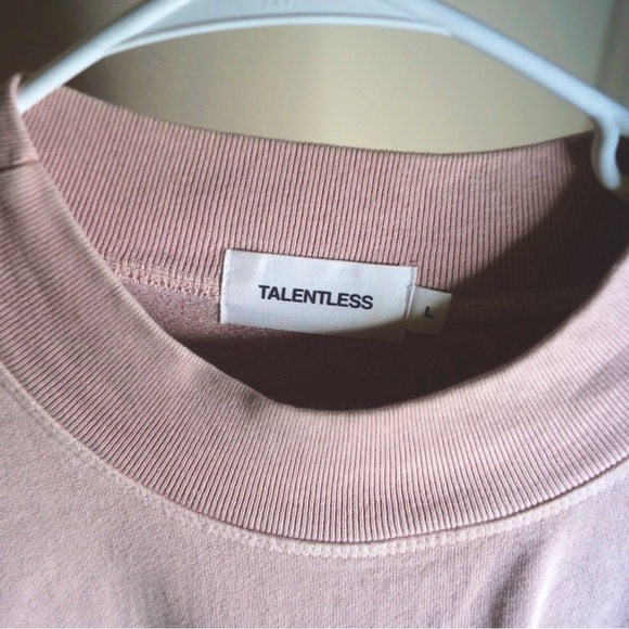 TALENTLESS Heavyweight blush crop Crewneck - Picture 4 of 5